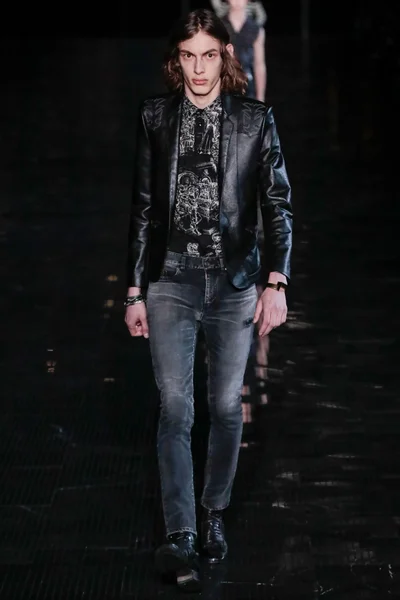 Look 25